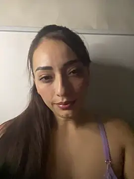 Snapshot of anny_bianchy chatting on February 14, 8:33 am anny bianchy online show from February 14, 8:33 am