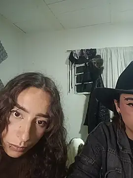 AlexxaAndRileyy online show from June 3, 12:02 am