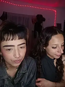 AlexxaAndRileyy online show from June 21, 2:58 am
