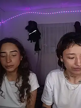 AlexxaAndRileyy online show from June 26, 5:39 pm