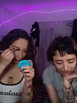 AlexxaAndRileyy online show from June 28, 4:57 pm
