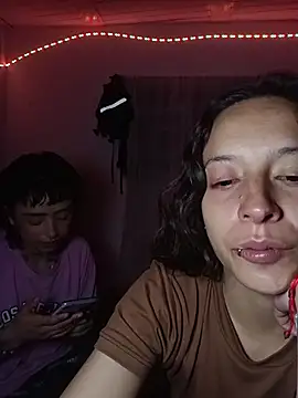 AlexxaAndRileyy online show from July 3, 2:18 am