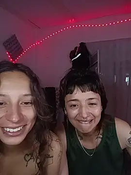 AlexxaAndRileyy online show from July 4, 5:41 pm