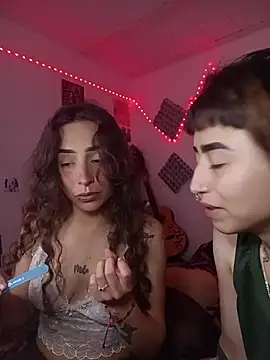 AlexxaAndRileyy online show from July 5, 6:48 pm