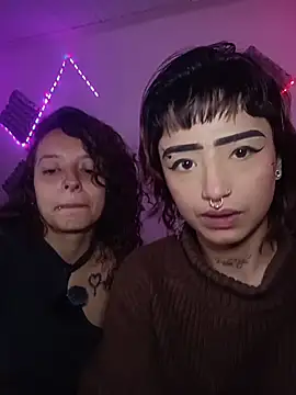AlexxaAndRileyy online show from July 14, 11:10 pm