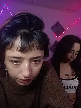 AlexxaAndRileyy online show from July 16, 10:38 pm