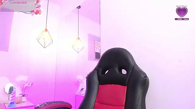 Snapshot of april_jones05 chatting on February 19, 12:01 pm april jones05 online show from February 19, 12:01 pm