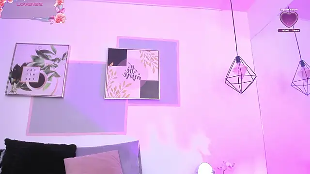 Snapshot of april_jones05 chatting on March 10, 12:32 pm april jones05 online show from March 10, 12:32 pm