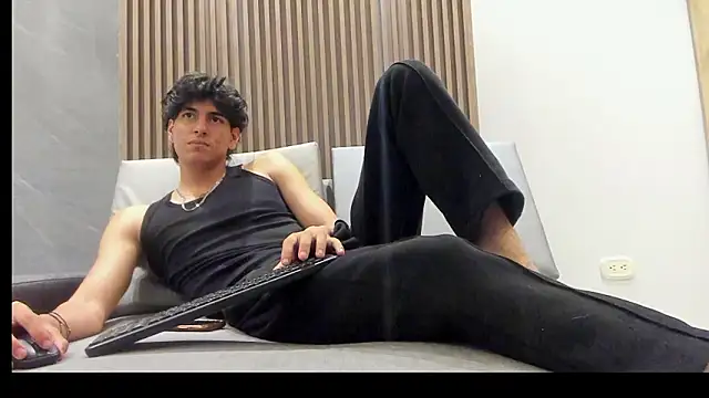 noahx valko online show from March 18, 2:58 am