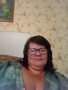 NysiOlsen online show from August 6, 3:47 pm