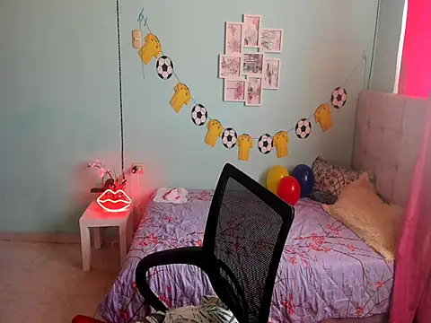 Snapshot of talia_mystic chatting on June 20, 12:52 pm talia mystic online show from June 20, 12:52 pm