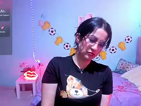 Snapshot of talia_mystic chatting on June 25, 12:53 pm talia mystic online show from June 25, 12:53 pm