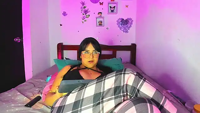 Penelopeflame18 online show from February 18, 2:29 am