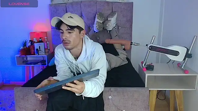 Ethan Briggs  online show from March 14, 11:21 pm