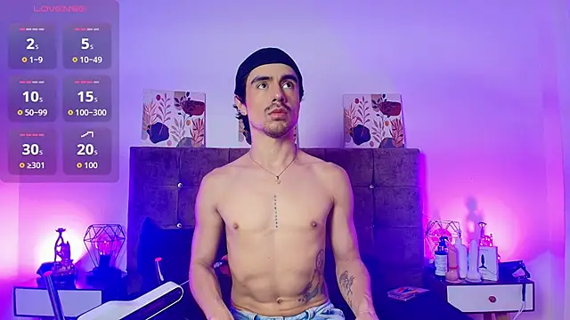 Ethan Briggs  online show from July 9, 3:54 am