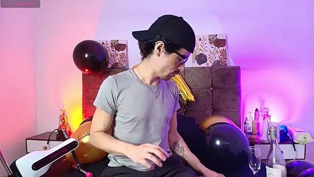 Ethan Briggs  online show from July 28, 3:35 am