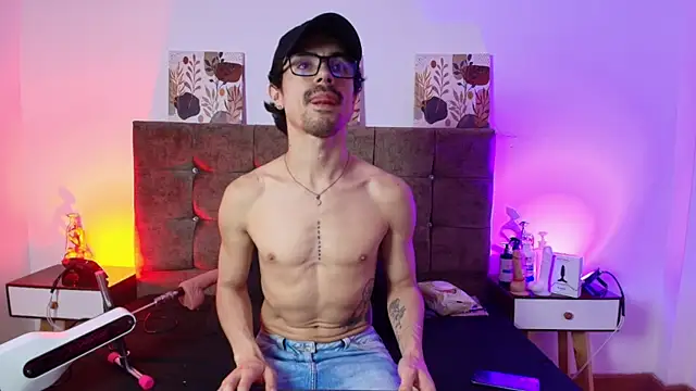 Ethan Briggs  online show from July 30, 3:38 am
