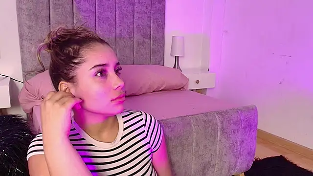 Lucy Carson  online show from February 7, 3:43 am