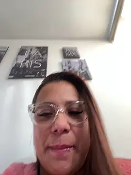 Snapshot of Pretty__Milf chatting on May 10, 12:10 pm Pretty Milf online show from May 10, 12:10 pm