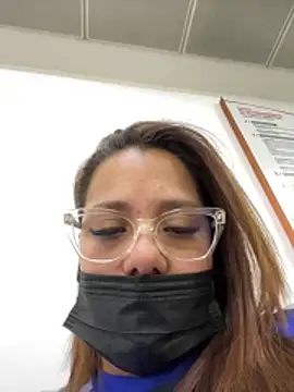 Snapshot of Pretty__Milf chatting on June 12, 2:38 pm Pretty Milf online show from June 12, 2:38 pm