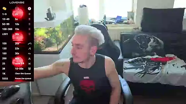 Rayzel White online show from April 29, 1:37 pm