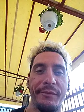 Snapshot of Rayzel_White chatting on July 22, 11:13 am Rayzel White online show from July 22, 11:13 am