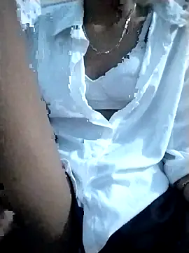 Snapshot of Lisa_xx2 chatting on February 1, 1:20 pm Lisa xx2 online show from February 1, 1:20 pm