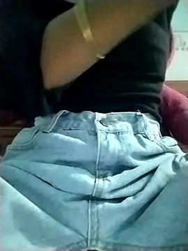 Snapshot of Lisa_xx2 chatting on February 25, 12:15 pm Lisa xx2 online show from February 25, 12:15 pm