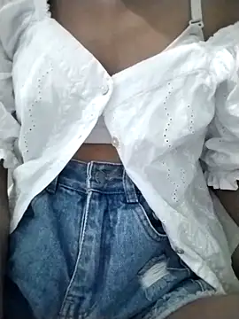 Snapshot of Lisa_xx2 chatting on March 20, 12:10 pm Lisa xx2 online show from March 20, 12:10 pm