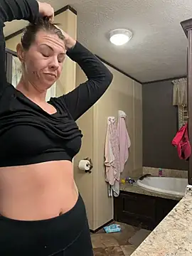 Snapshot of tastemecaroline chatting on February 22, 1:18 am tastemecaroline online show from February 22, 1:18 am