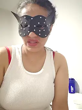 Snapshot of Karanfilim chatting on July 22, 9:28 pm Karanfilim online show from July 22, 9:28 pm