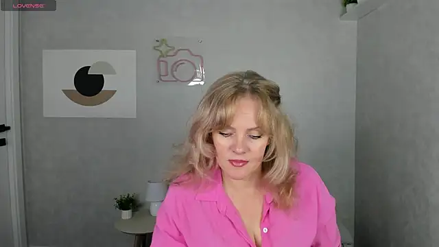 Victoria Nelson online show from April 27, 1:14 am