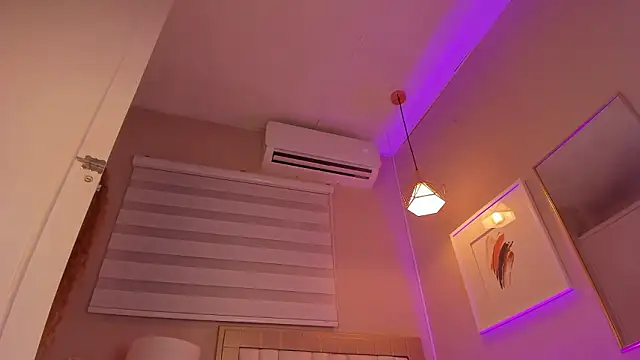 isabela  x online show from February 8, 11:35 am