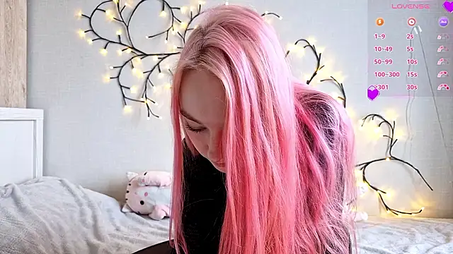 MisaMew online show from February 2, 8:13 am