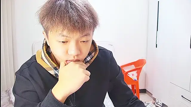 Chocolates-001 online show from June 20, 12:08 pm