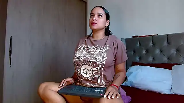 celeneortii online show from May 1, 4:00 pm