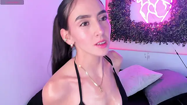 Itzel Geneva online show from February 7, 12:42 pm