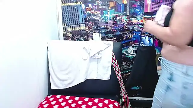 tila nastyy online show from April 25, 1:25 pm