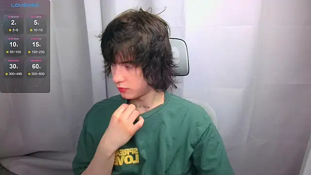LeonBoykisser online show from May 3, 2:39 am