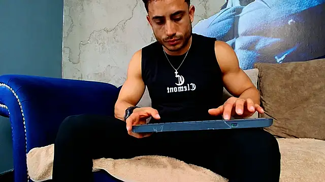 Snapshot of Vans_Ross chatting on May 23, 1:48 pm Vans Ross online show from May 23, 1:48 pm