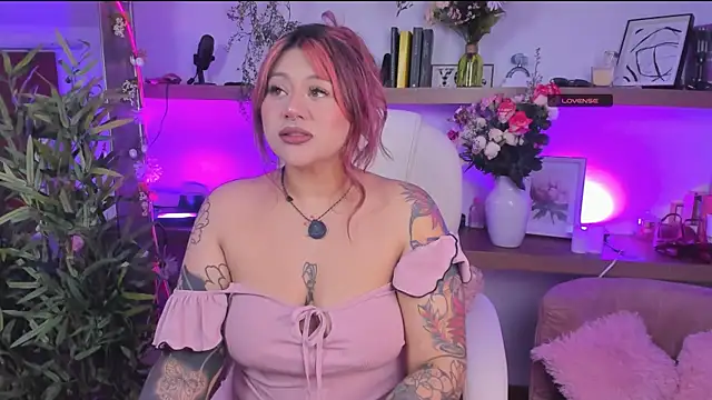 Snapshot of _Lorraine_v chatting on June 20, 8:55 pm Lorraine v online show from June 20, 8:55 pm