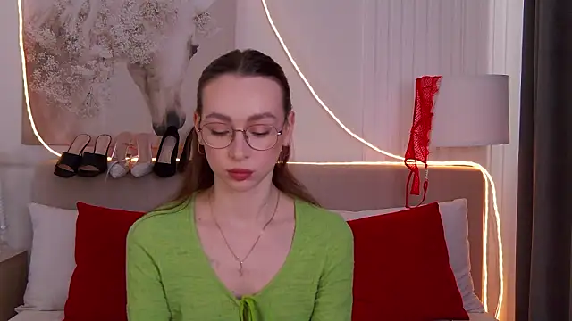 Emily Simon online show from March 13, 5:03 am