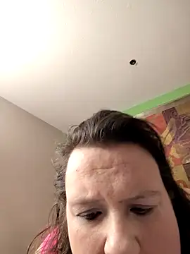 luvbug28 online show from March 9, 3:10 am