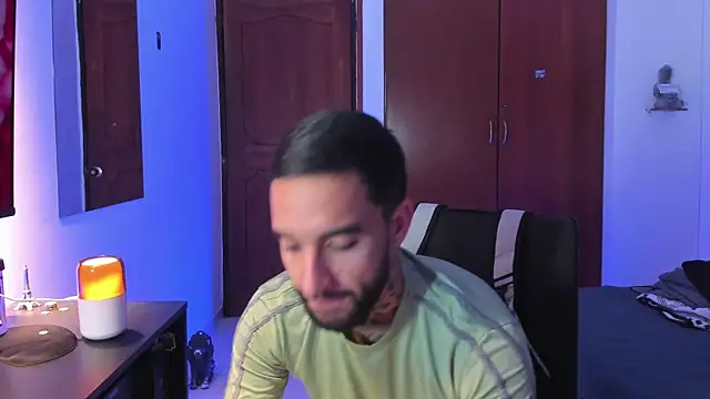 Snapshot of juanlouis_pierre chatting on July 5, 11:56 pm juanlouis pierre online show from July 5, 11:56 pm