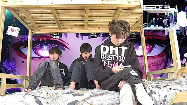 xiaohuangren01 online show from February 5, 1:32 am