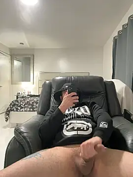 Snapshot of J_thebeastxxx chatting on January 15, 12:48 am J thebeastxxx online show from January 15, 12:48 am