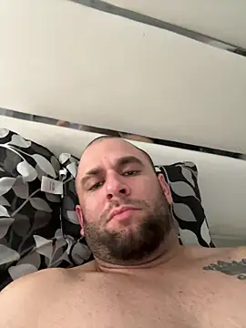 Snapshot of J_thebeastxxx chatting on February 22, 2:02 am J thebeastxxx online show from February 22, 2:02 am