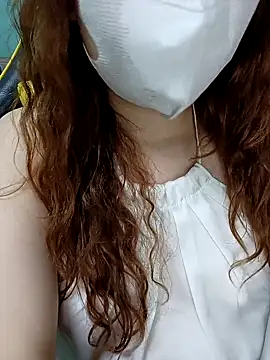 lylinhjim online show from March 17, 6:00 pm