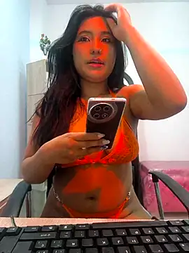 valenlopezz  online show from May 2, 3:44 am