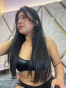 Snapshot of valenlopezz_ chatting on July 5, 5:09 pm valenlopezz online show from July 5, 5:09 pm